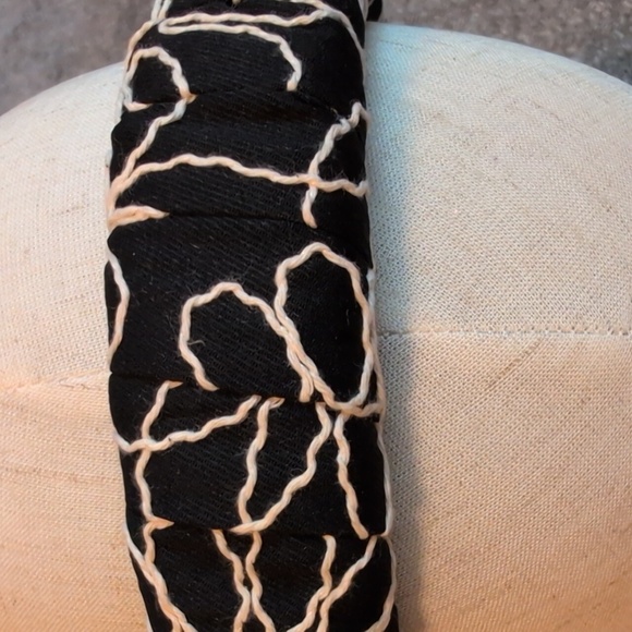 Anthropologie Puffy Black and Cream Floral Embroidery String Print Headband NWT - Picture 3 of 5